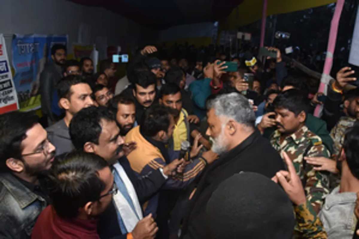 बीपीएससी परीक्षा रद्द करने की मांग को लेकर आंदोलन कर रहे छात्रों से मिले पप्पू यादव, जन सुराज भी समर्थन में उतरा